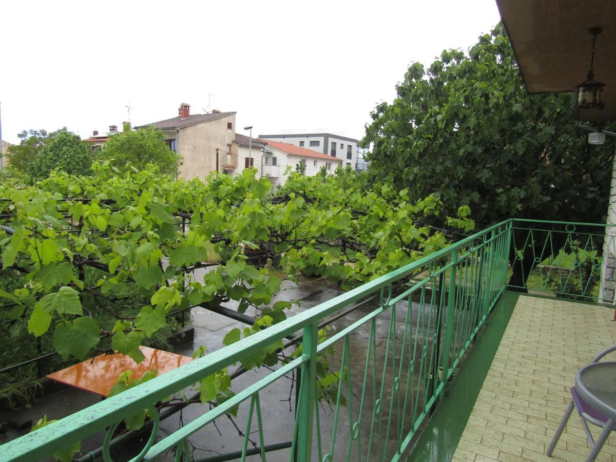 Green Garden Apartments โรวีน ภายนอก รูปภาพ