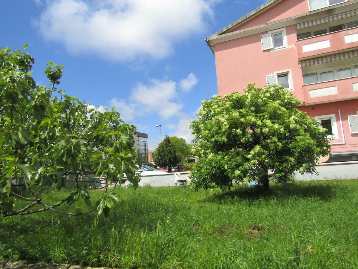 Green Garden Apartments โรวีน ภายนอก รูปภาพ