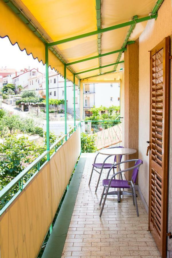 Green Garden Apartments โรวีน ภายนอก รูปภาพ