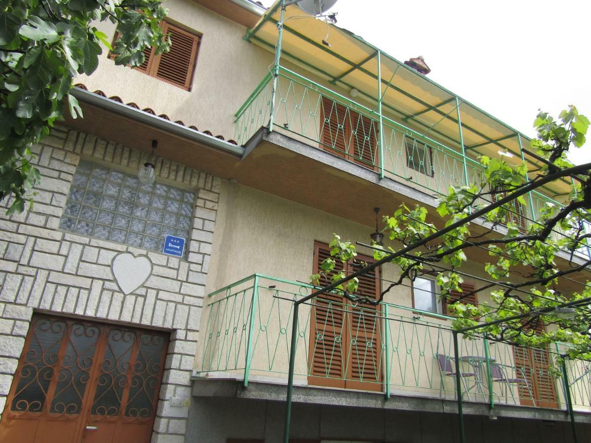Green Garden Apartments โรวีน ภายนอก รูปภาพ