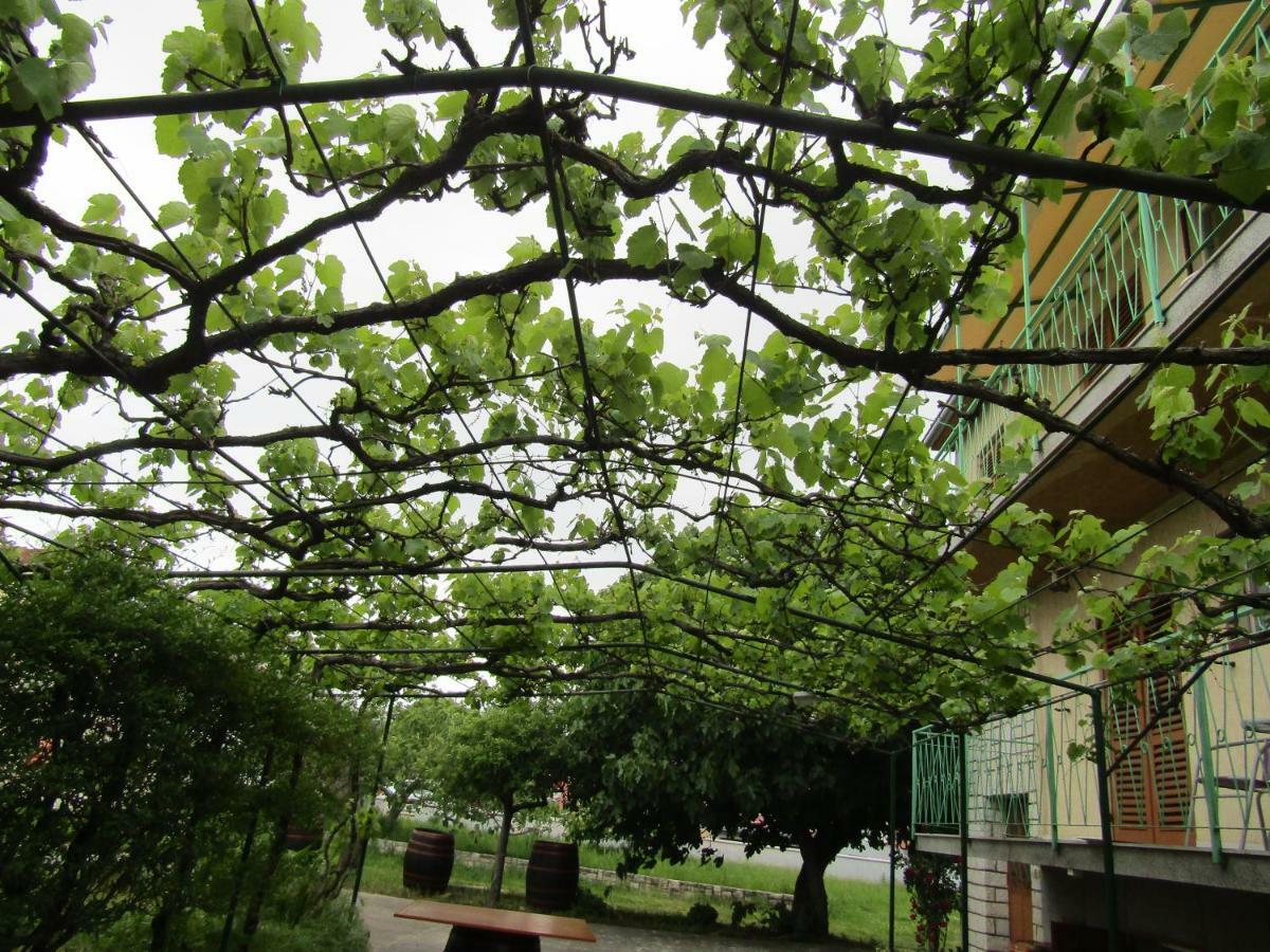 Green Garden Apartments โรวีน ภายนอก รูปภาพ