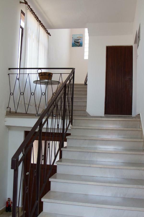 Green Garden Apartments โรวีน ภายนอก รูปภาพ